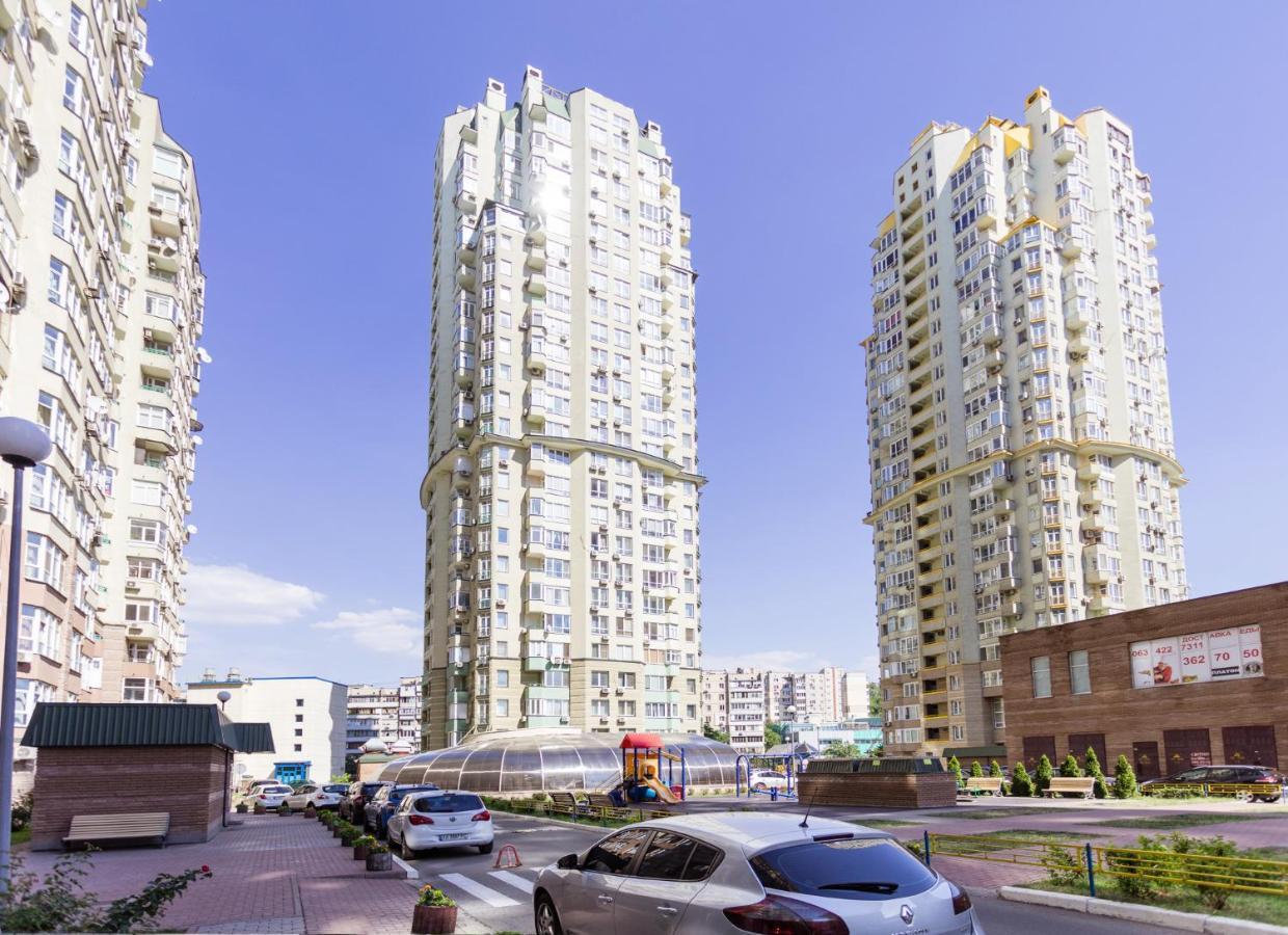 Navit Apartments With Breakfast, Near The Railway Station, The City Center, The Park Kijev Kültér fotó