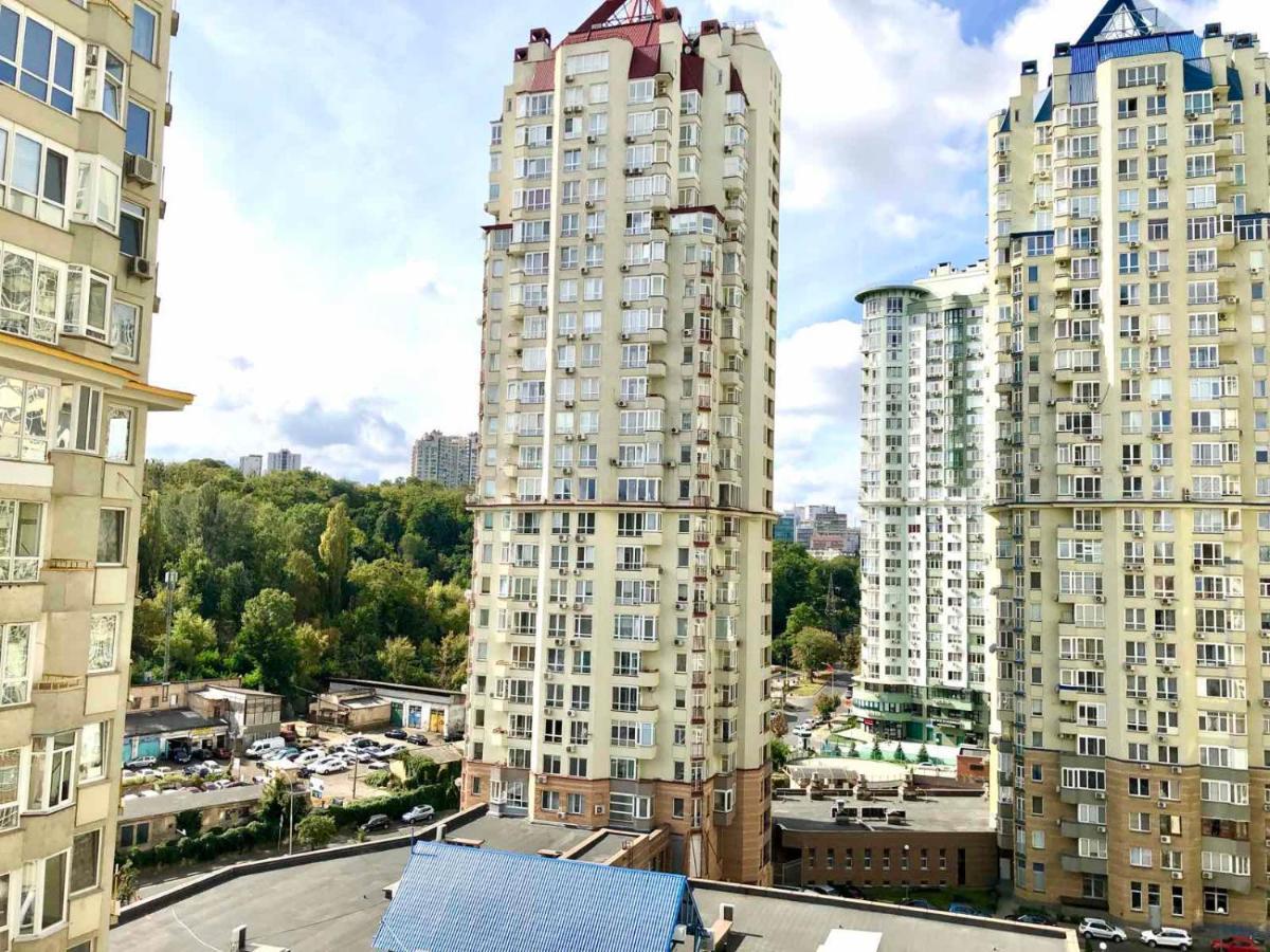Navit Apartments With Breakfast, Near The Railway Station, The City Center, The Park Kijev Kültér fotó