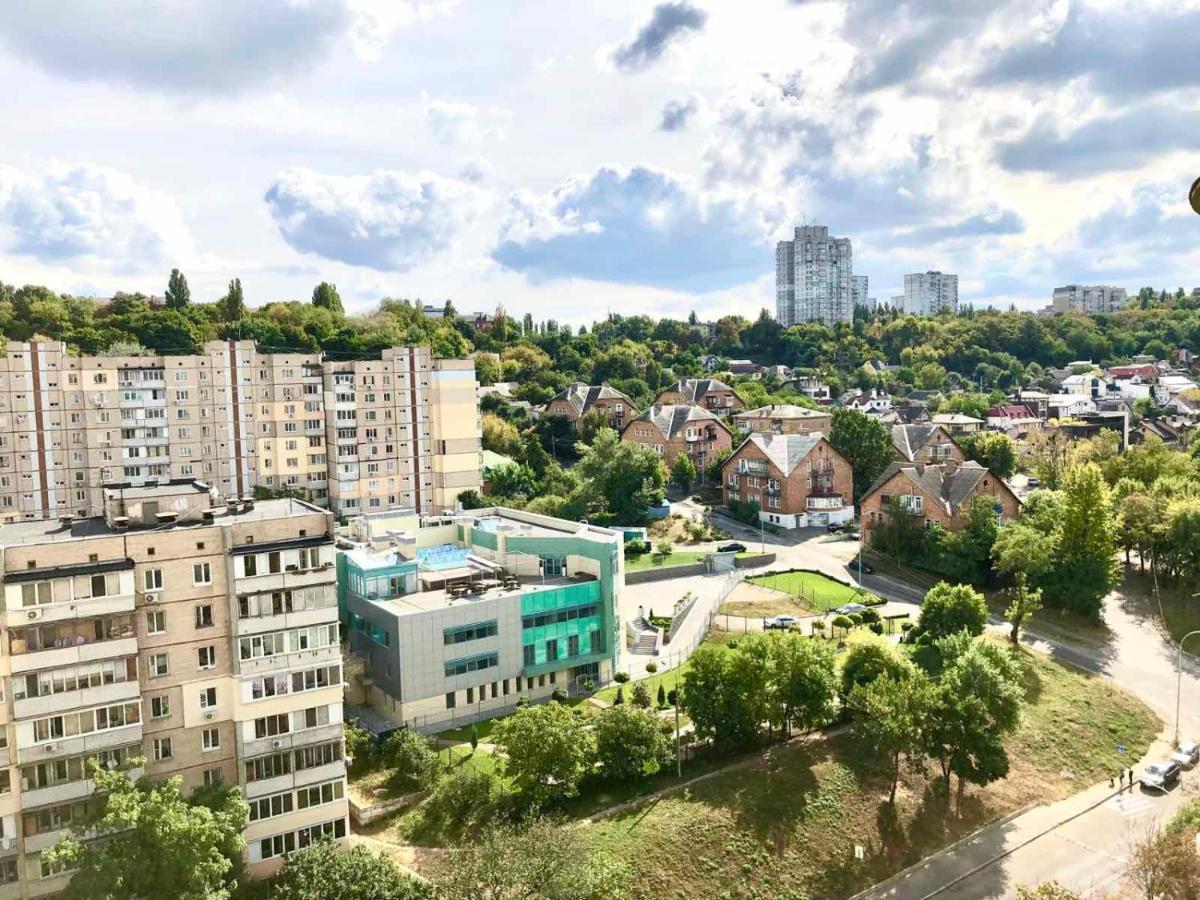 Navit Apartments With Breakfast, Near The Railway Station, The City Center, The Park Kijev Kültér fotó