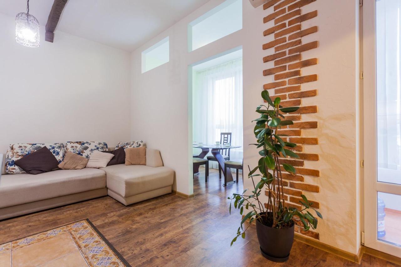 Navit Apartments With Breakfast, Near The Railway Station, The City Center, The Park Kijev Kültér fotó