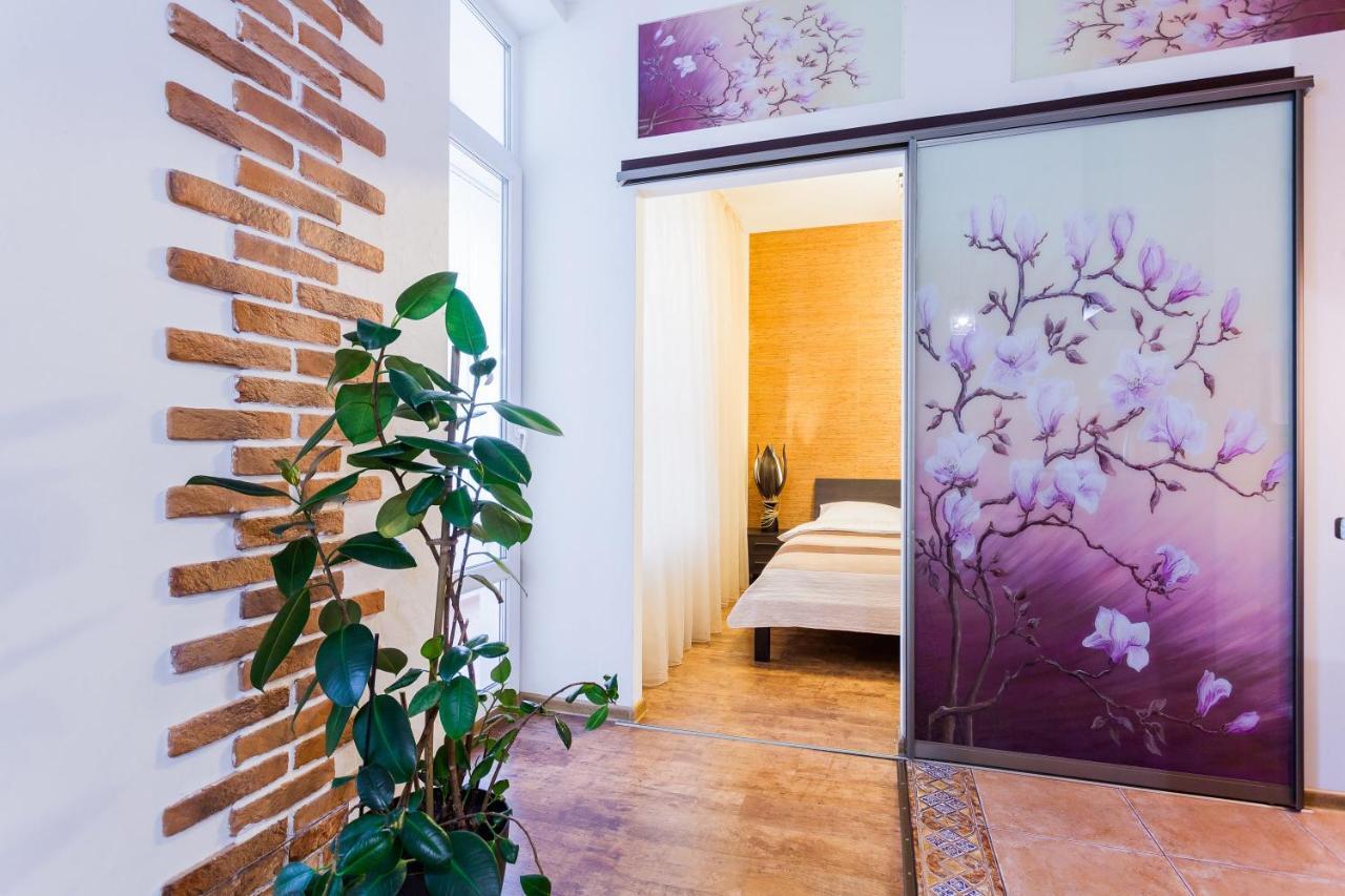 Navit Apartments With Breakfast, Near The Railway Station, The City Center, The Park Kijev Kültér fotó