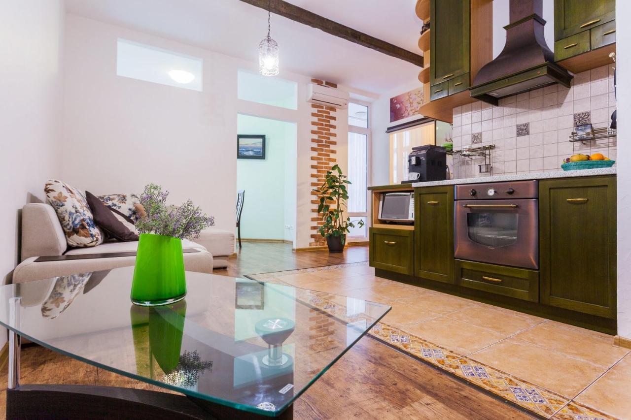 Navit Apartments With Breakfast, Near The Railway Station, The City Center, The Park Kijev Kültér fotó