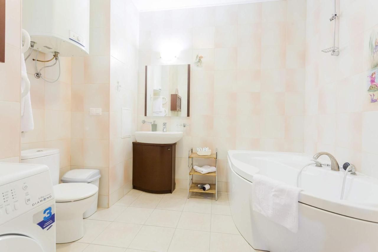 Navit Apartments With Breakfast, Near The Railway Station, The City Center, The Park Kijev Kültér fotó